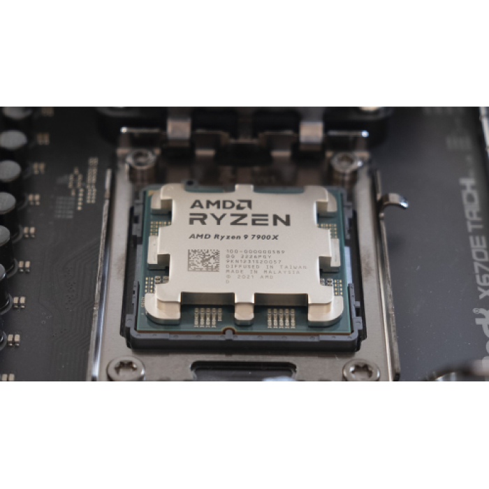 AMD RYZEN 9 7900X 12 Core, 4,70-5.60GHz, 76Mb Cache, 170W,  AM5 Soket, BOX (Kutulu) (Grafik Kart VAR, Fan YOK)