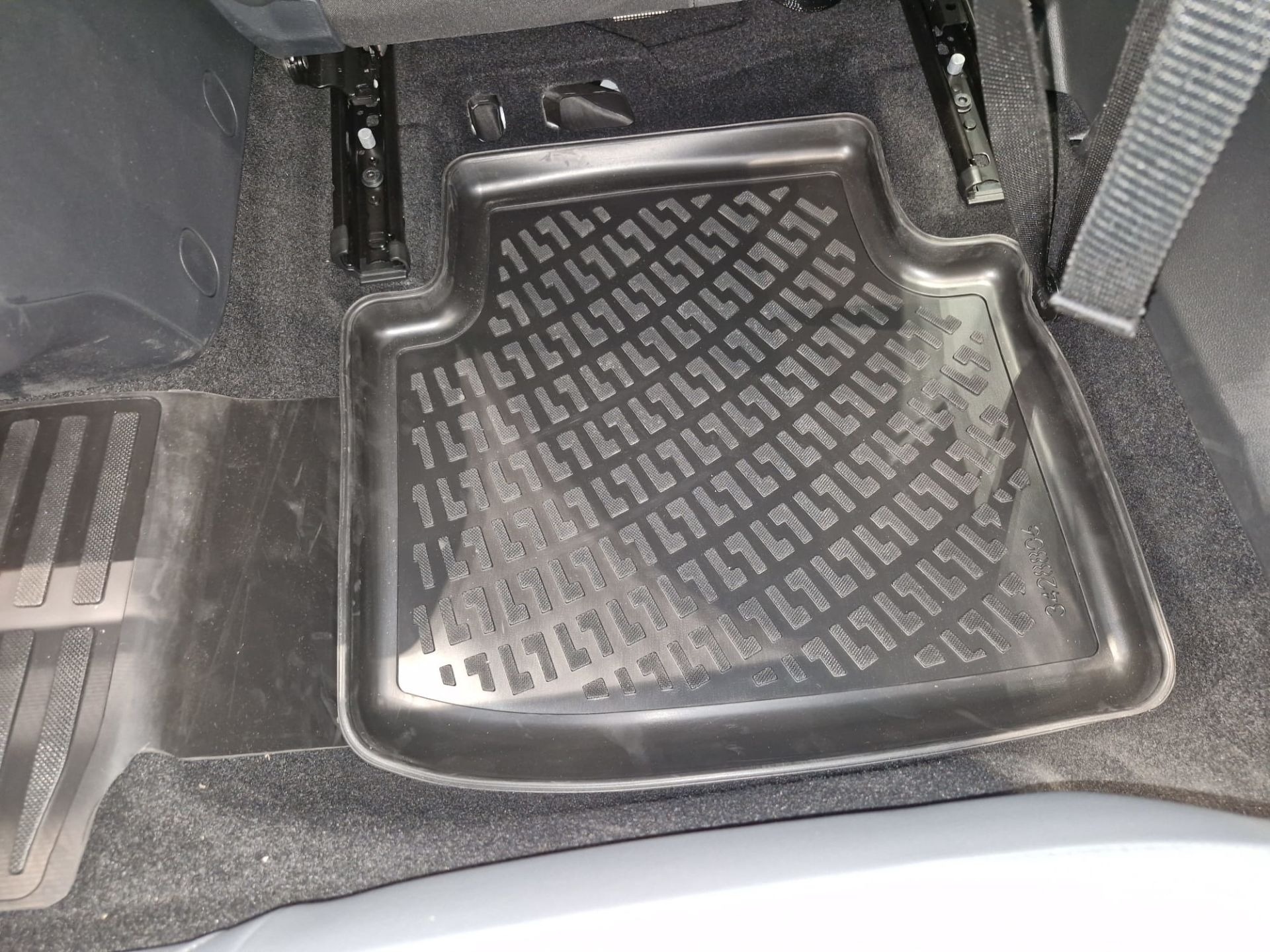 Rizline Volkswagen Passat B9 2024 ve Sonrası 3D Havuzlu Paspas