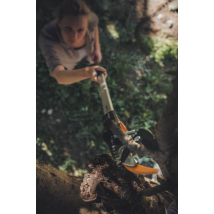Fiskars 115017 UPX86 PowerGear Teleskopik Yüksek Dal Kesme + Testere