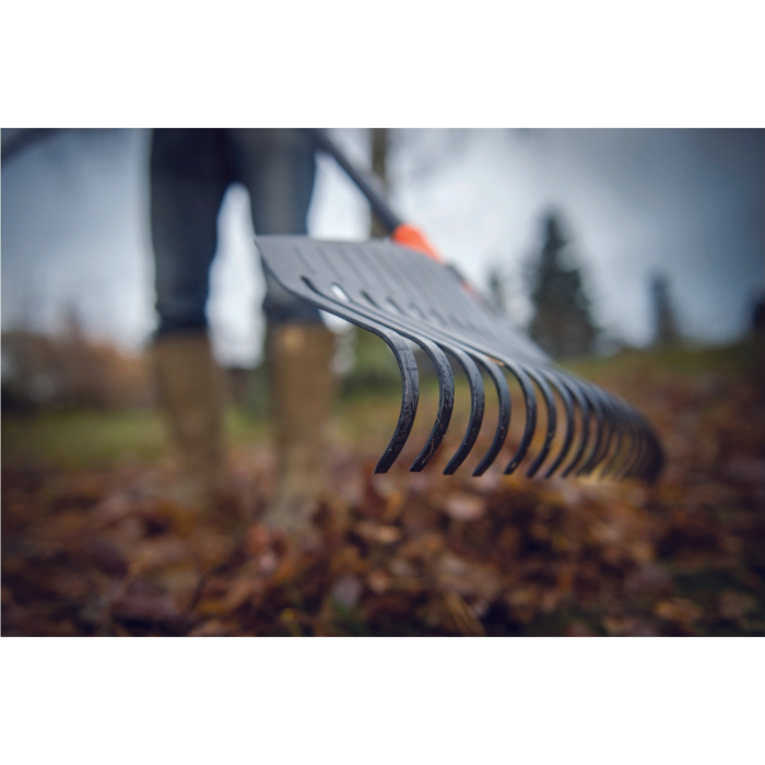 Fiskars Solid Geniş Yaprak Tırmığı ve Süpürgesi 135016-1003465