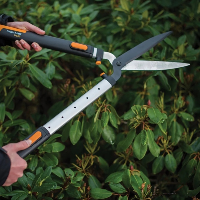 Fiskars HS86 SmartFit Teleskopik Çit Budama Makası 1013565