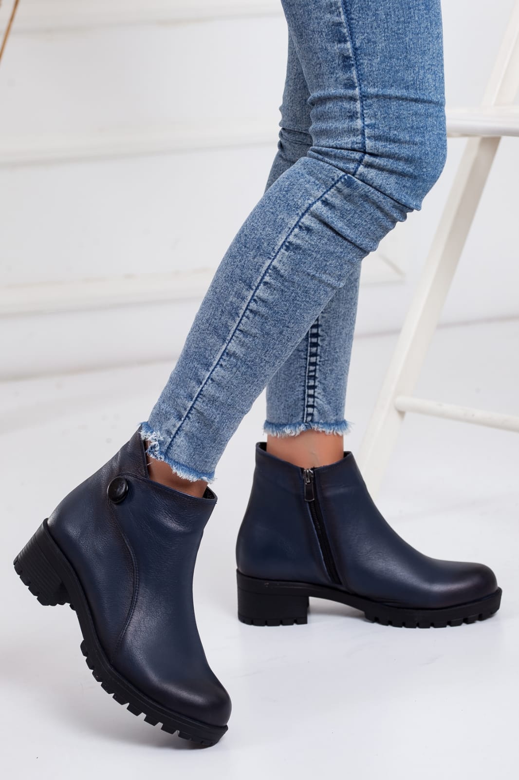 Baran Shoes Kadın Lacivert Düğme Detaylı Hakiki Deri Fermuarlı Bot