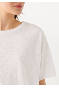 Beyaz Yırtmaç Detaylı  Basic Tişört