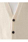 Beyaz Rahat Kesim Düğmeli Triko Ceket