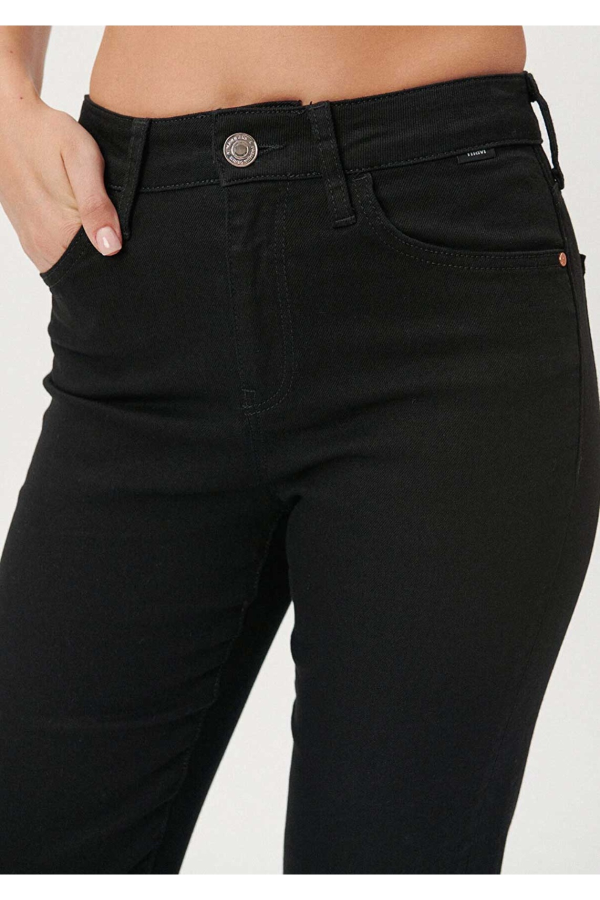 Cindy Yüksek Bel Daralan Paça Siyah Mom Jeans Pantolon