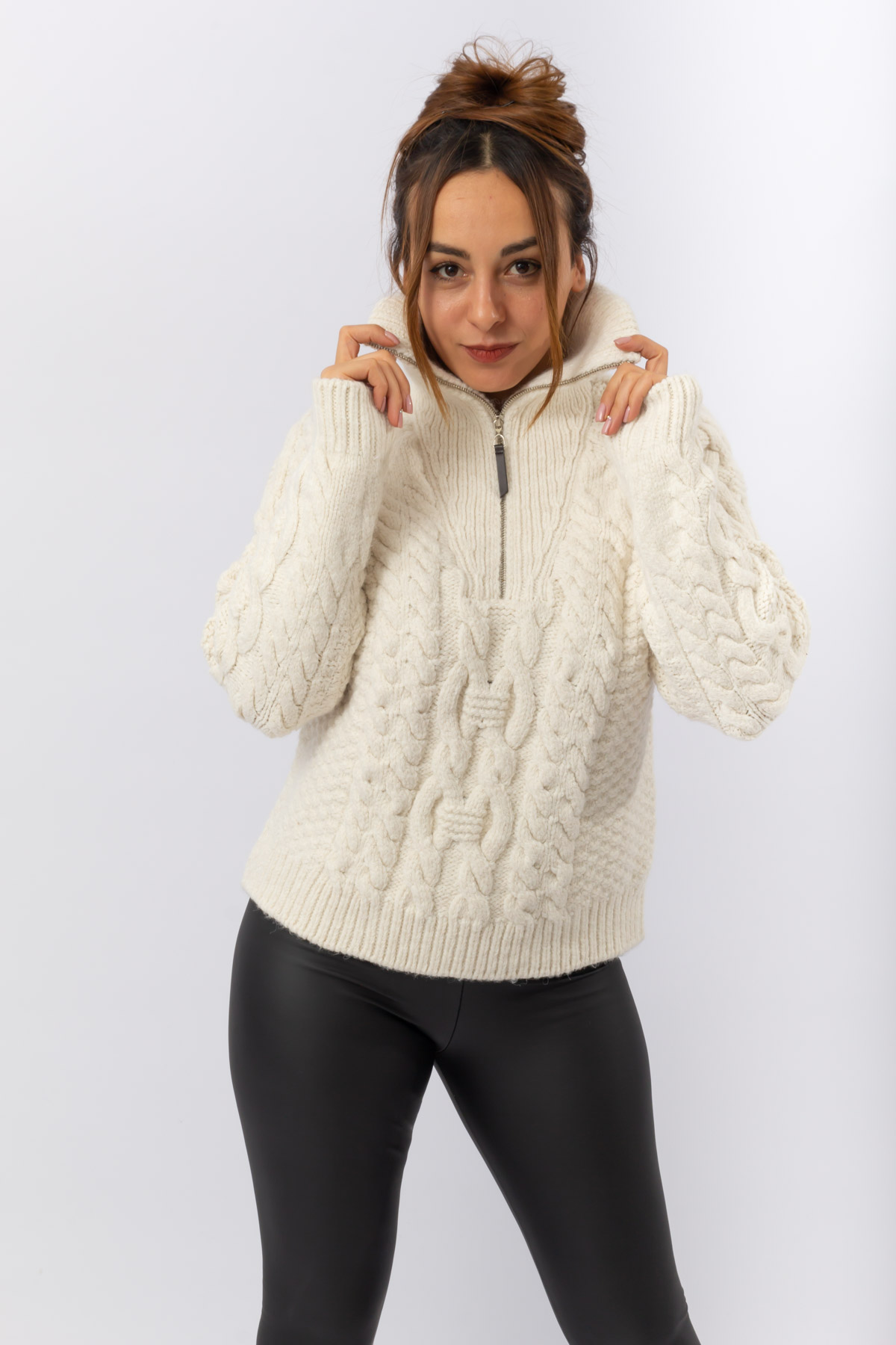 Ekru Renk Fermuarlı Kamyoner Yaka Kazak