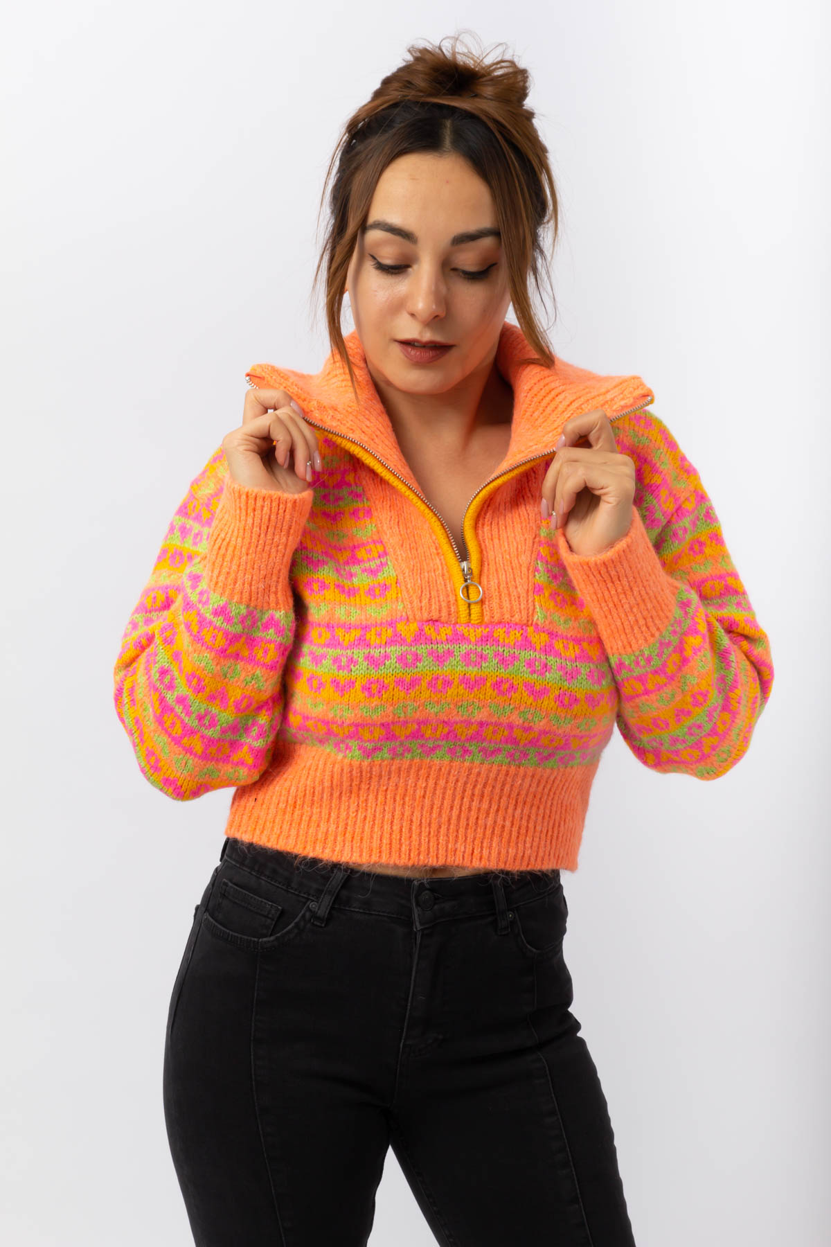 Turuncu Dik Yaka Fermuarlı Kalp Desenli Kazak