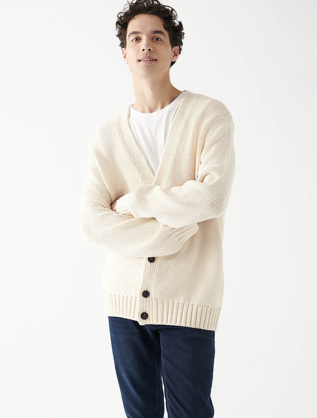 Beyaz Rahat Kesim Düğmeli Triko Ceket