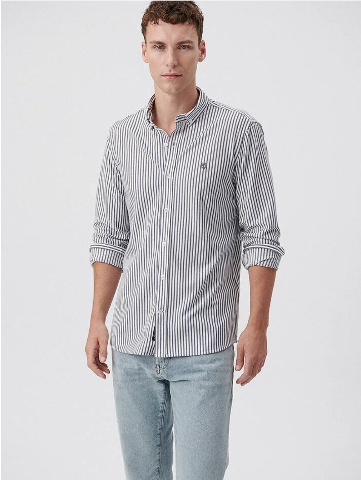 Beyaz Üzerine Gri Çizgili Slimfit Örme Gömlek