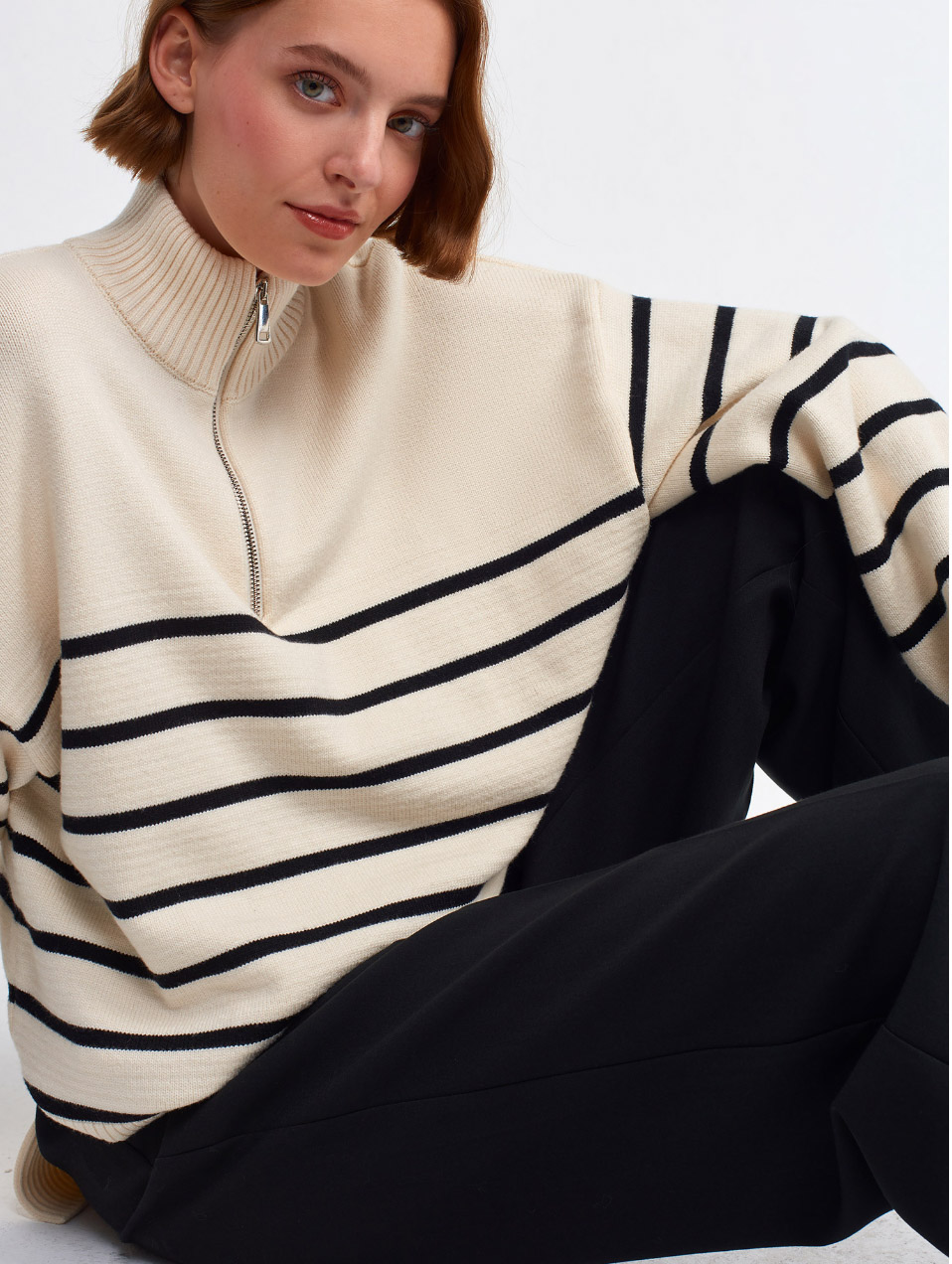 Yarım Balıkçı Fermuarlı Çizgili Kazak