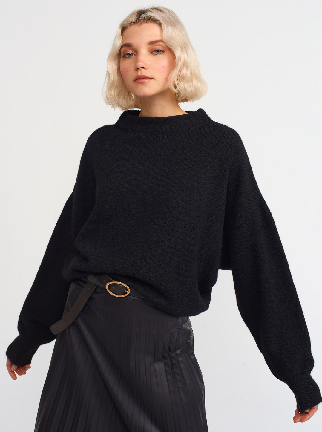 Açık Balıkçı Yaka Yumuşak Dokulu Standart Salaş Kazak