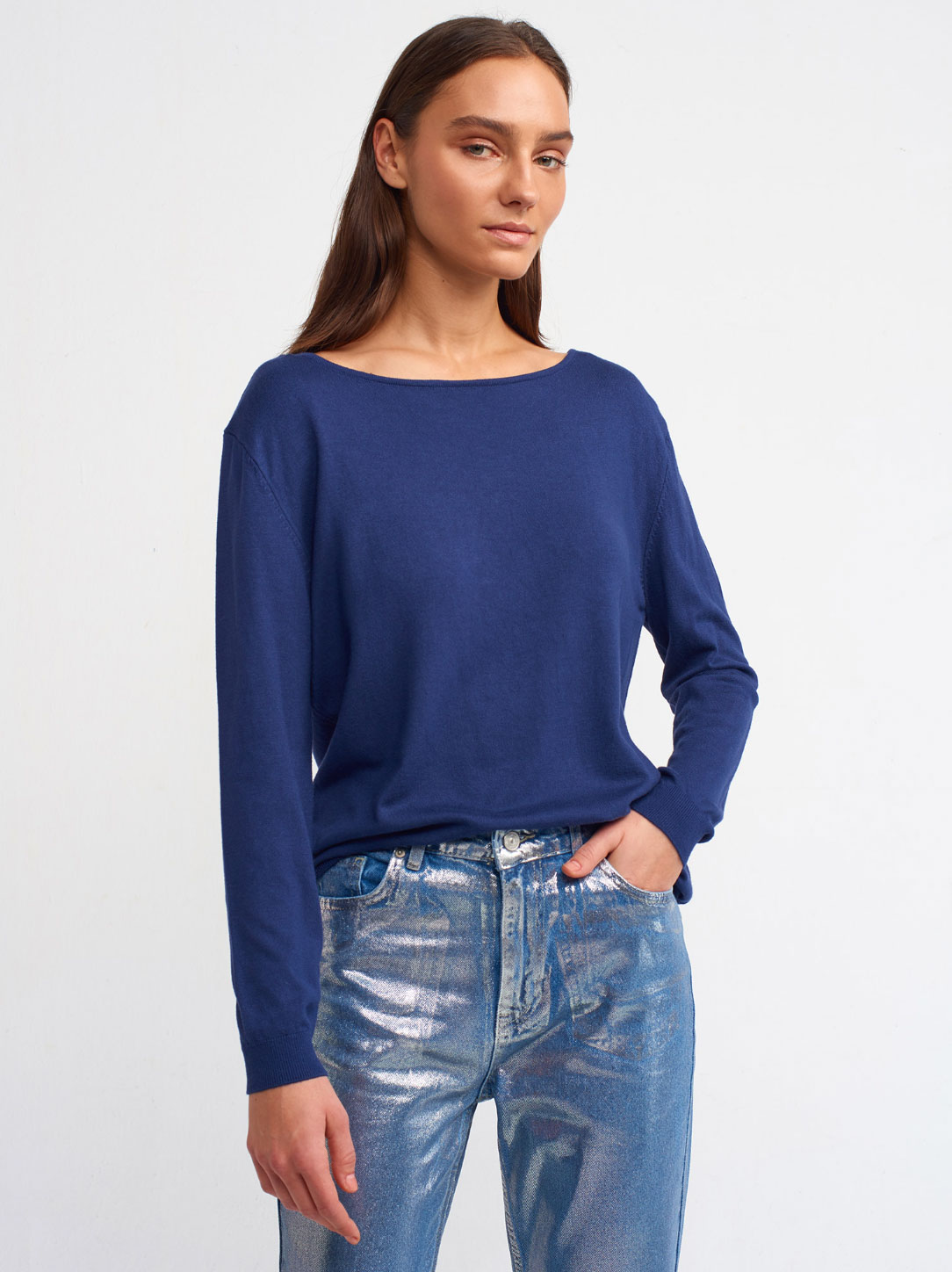 Kayık Yaka Yırtmaçlı Lacivert Renk Standart Kazak