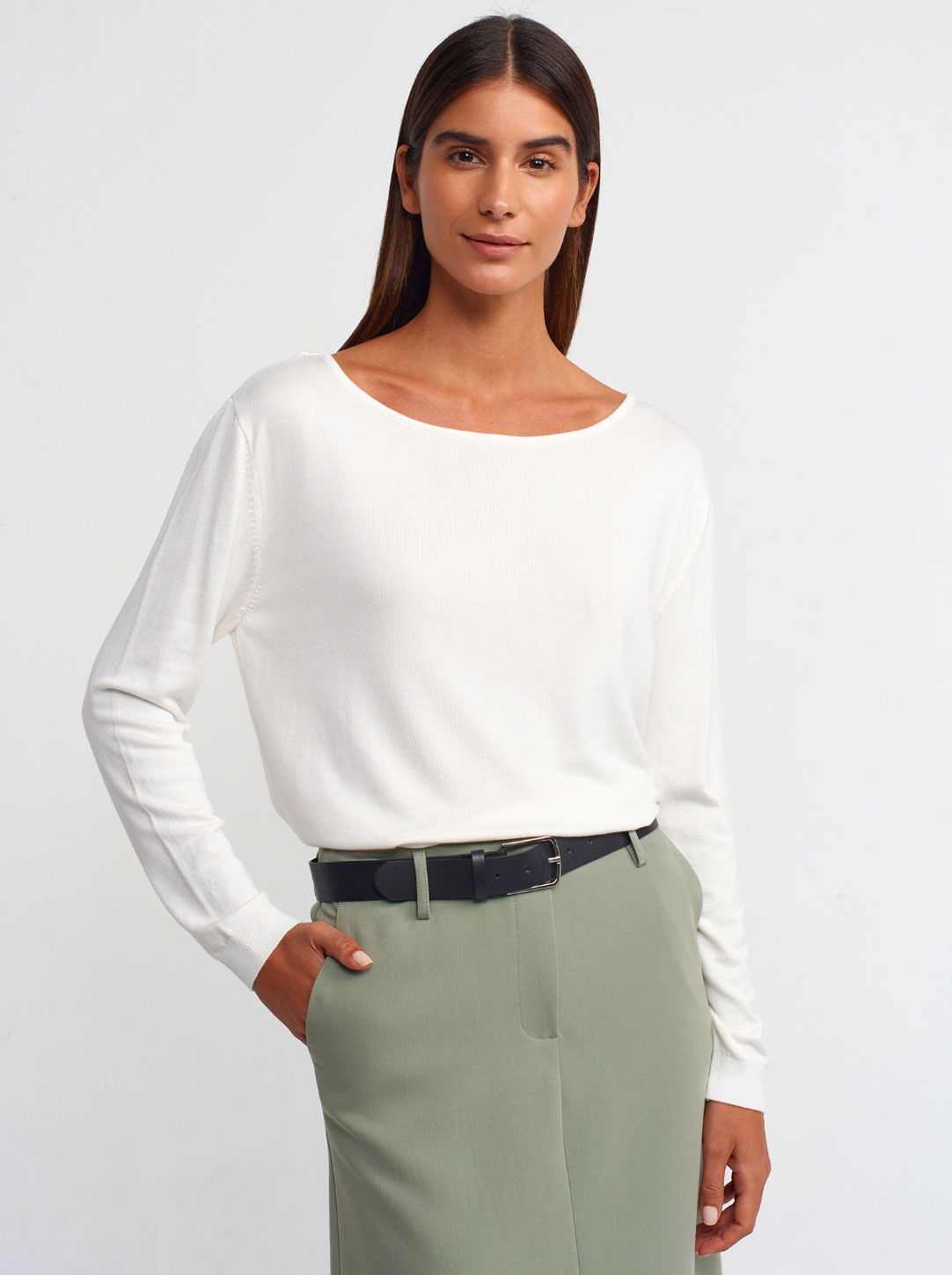 Kayık Yaka Yırtmaçlı Ekru Renk Standart Kazak