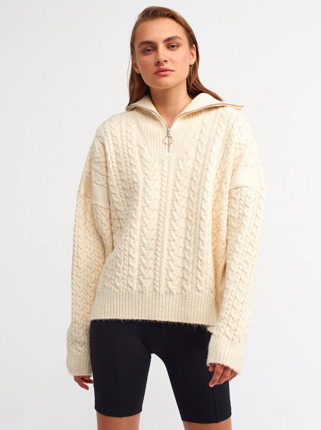 Krem Renk Fermuarlı Saç Örgü Kamyoner Yaka Kazak