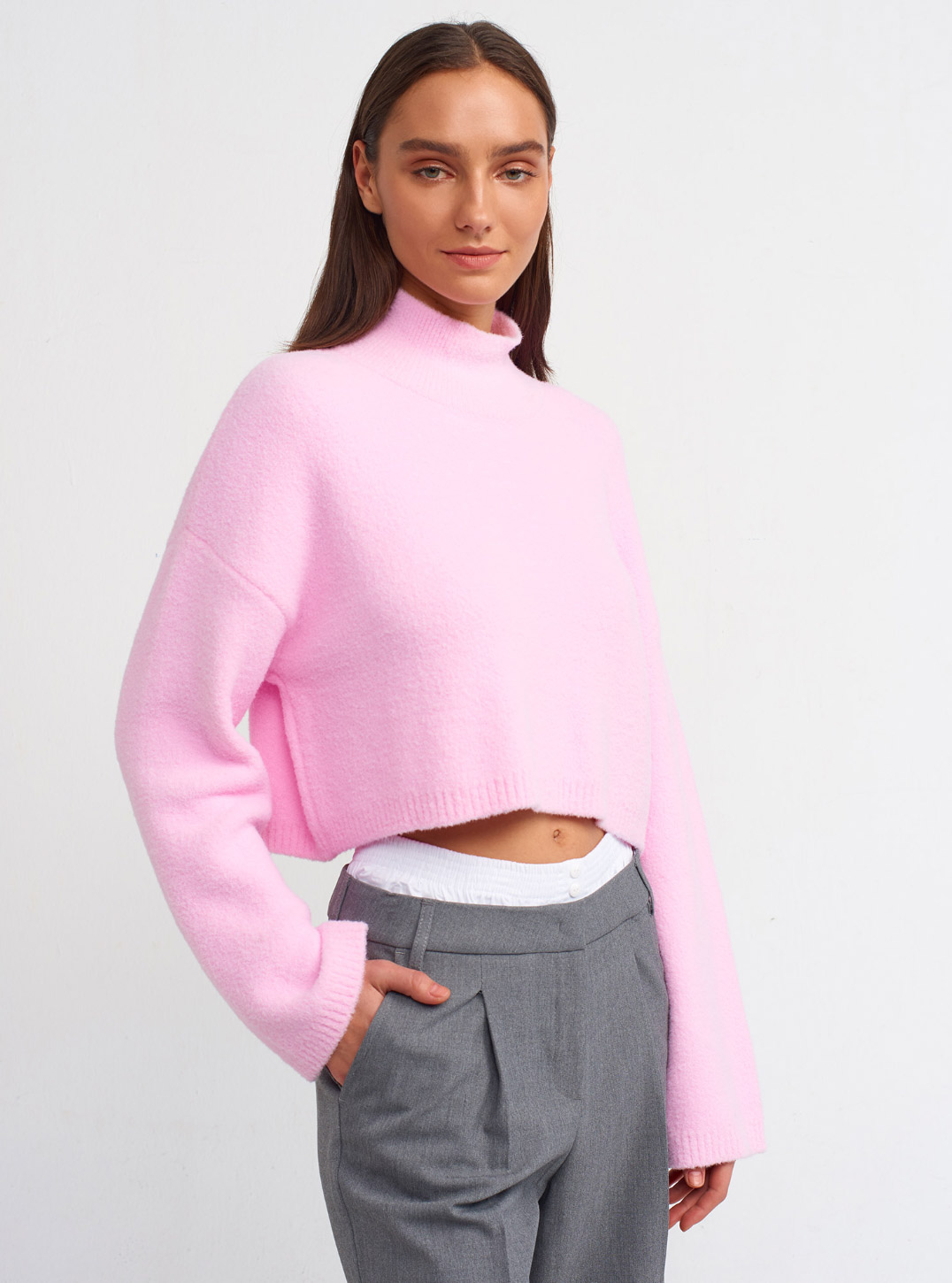 Yumuşak Dokulu Dik Yaka Pembe Crop Kazak