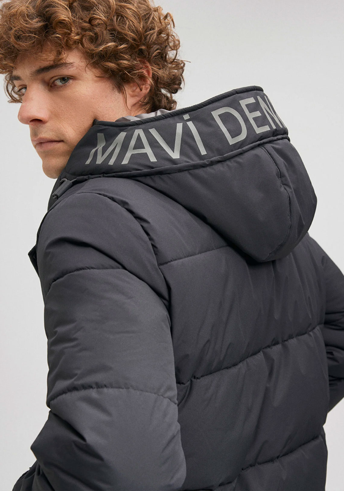 Kapüşonlu Siyah Şişme Regular Kesim Mont