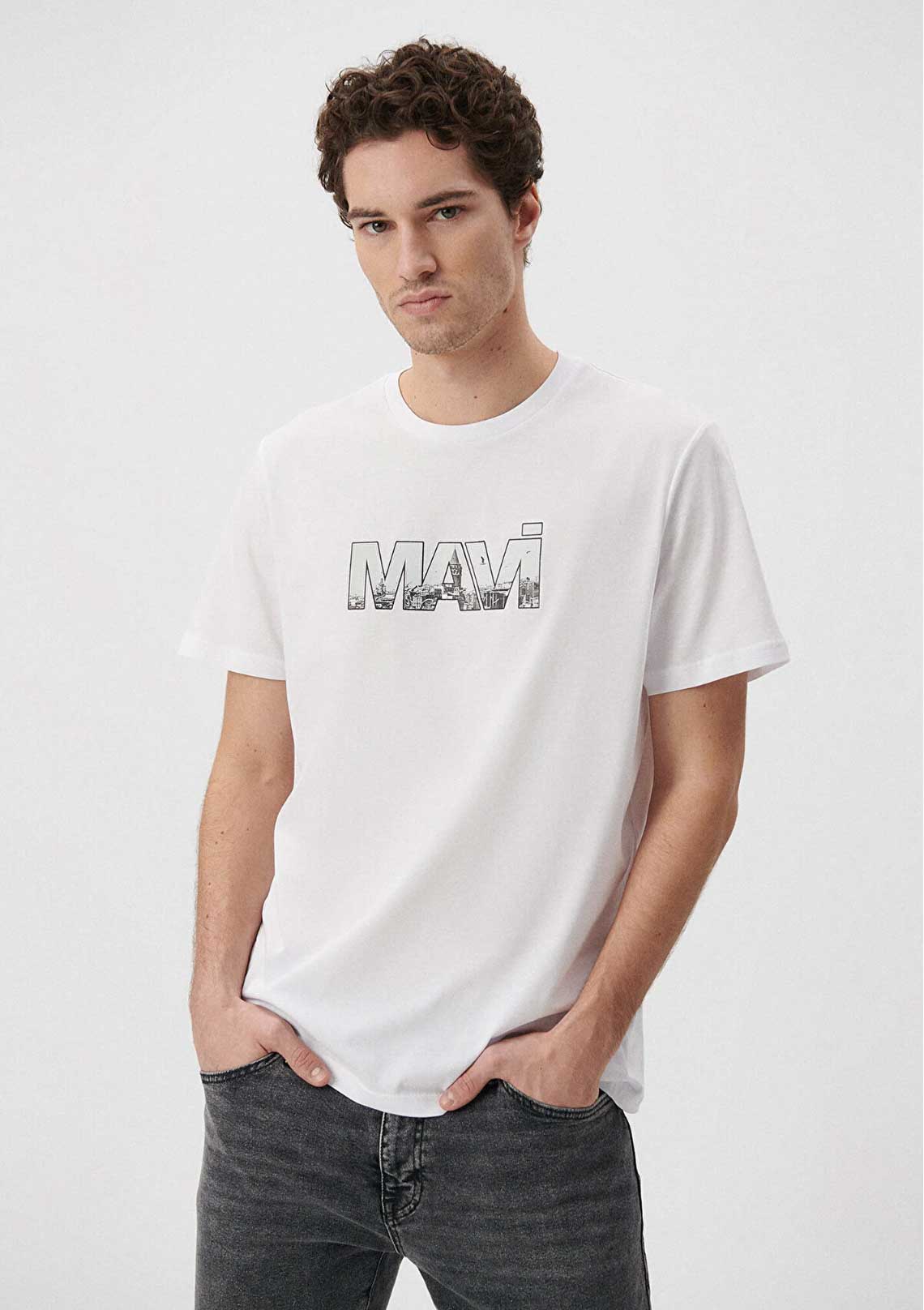 Mavi Logo Baskılı Beyaz Tişört