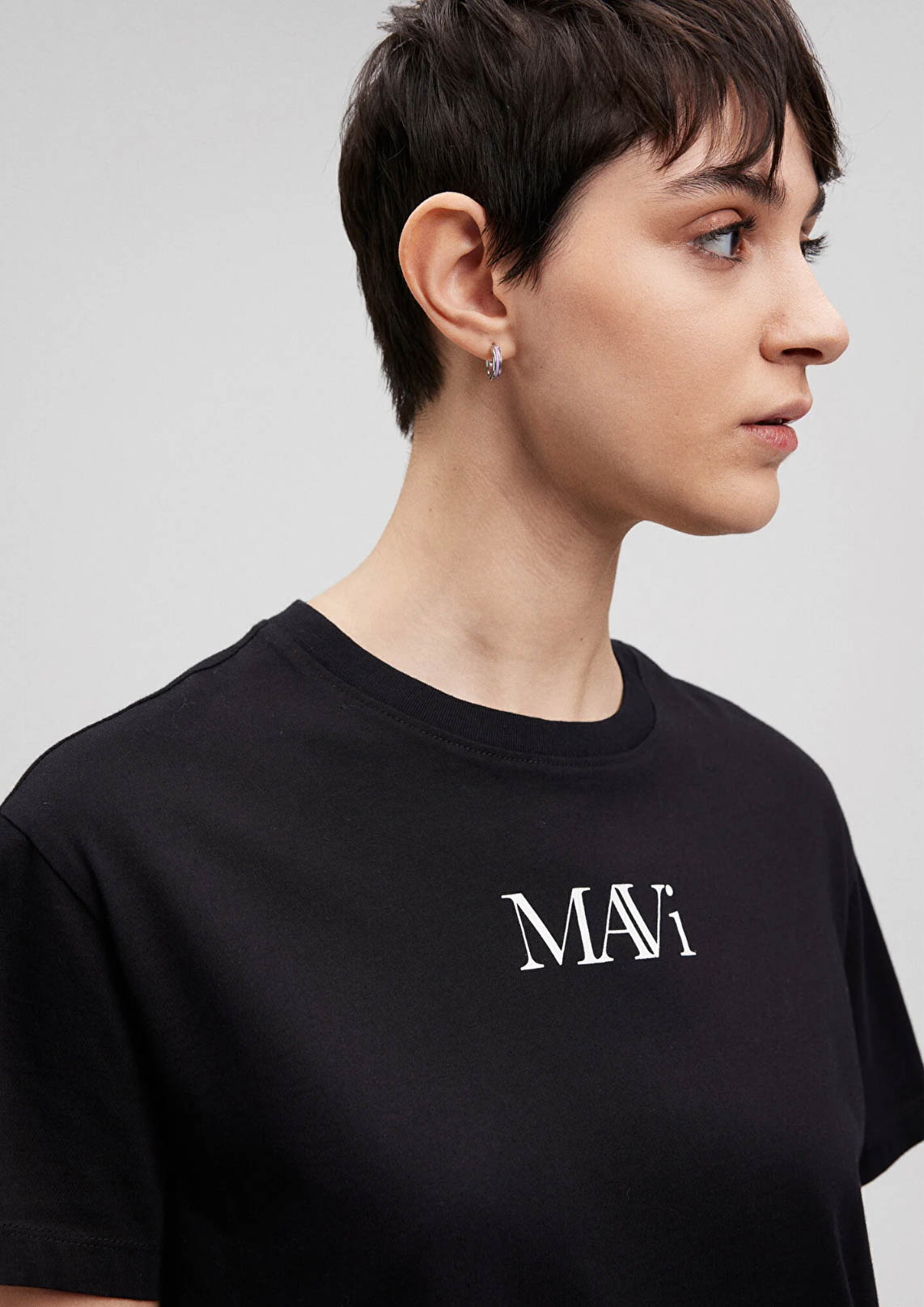 Mavi Logo Baskılı Siyah Regular Fit Tişört