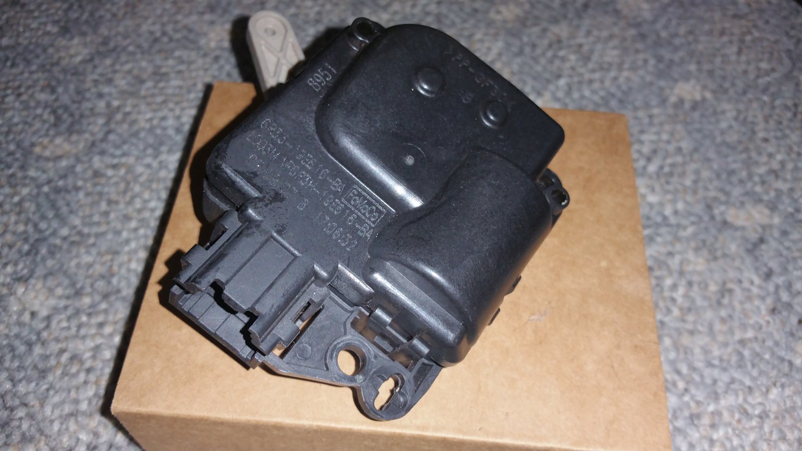 05-10 Ford Mustang Klima Karışımı Kapı Aktüatör Dişlisinin Değiştirilmesi T2404123