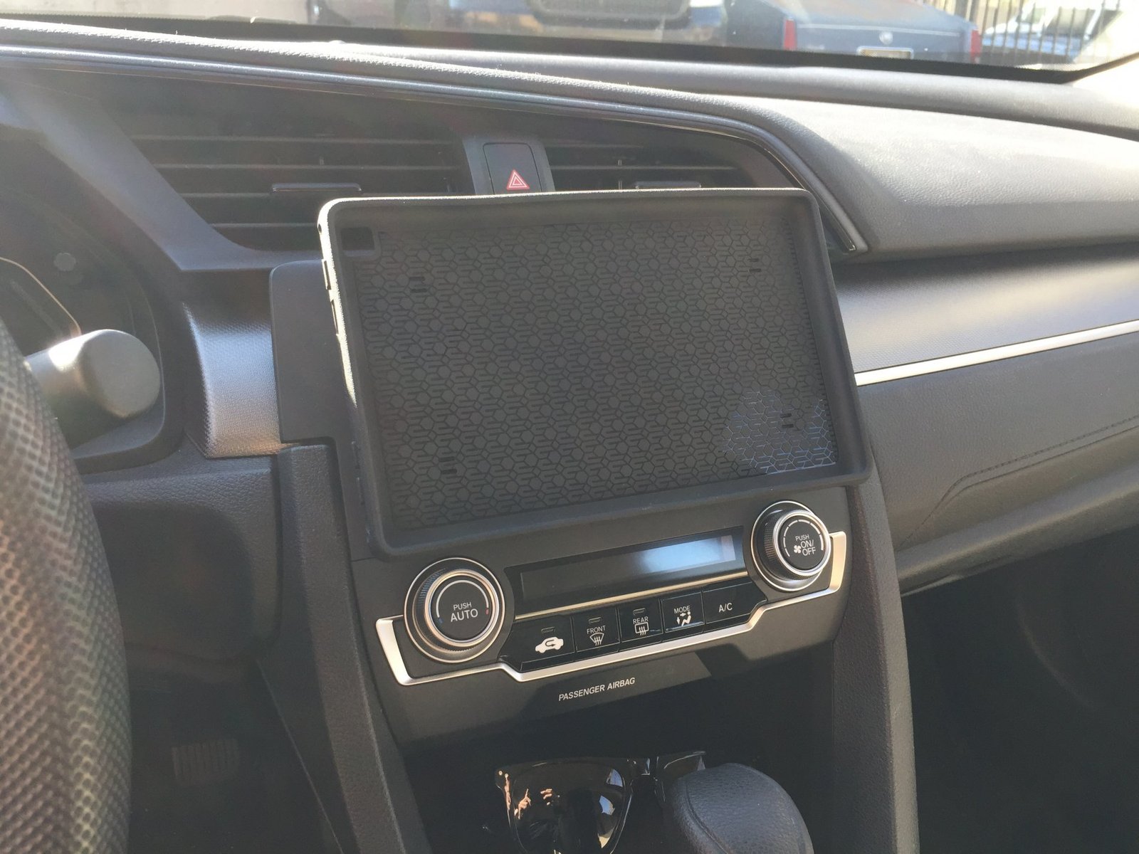 2016- Honda Civic (Navigasyon olmayan modeller) Tablet Montajı için Radyo Düğmesi Kapağı T4088478