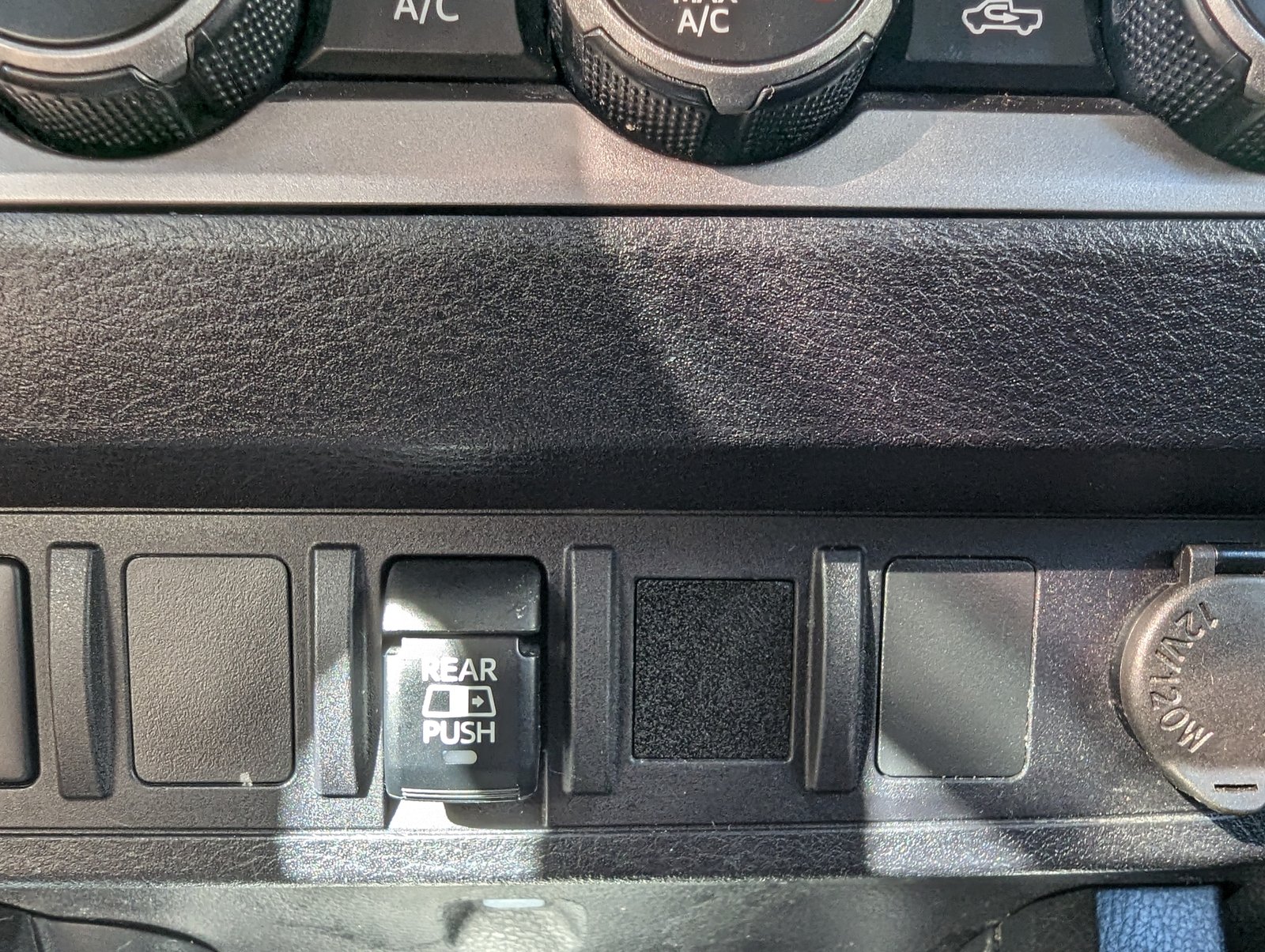 3. Nesil Toyota Tacoma USB Medya Bağlantı Noktası Boş T5956679