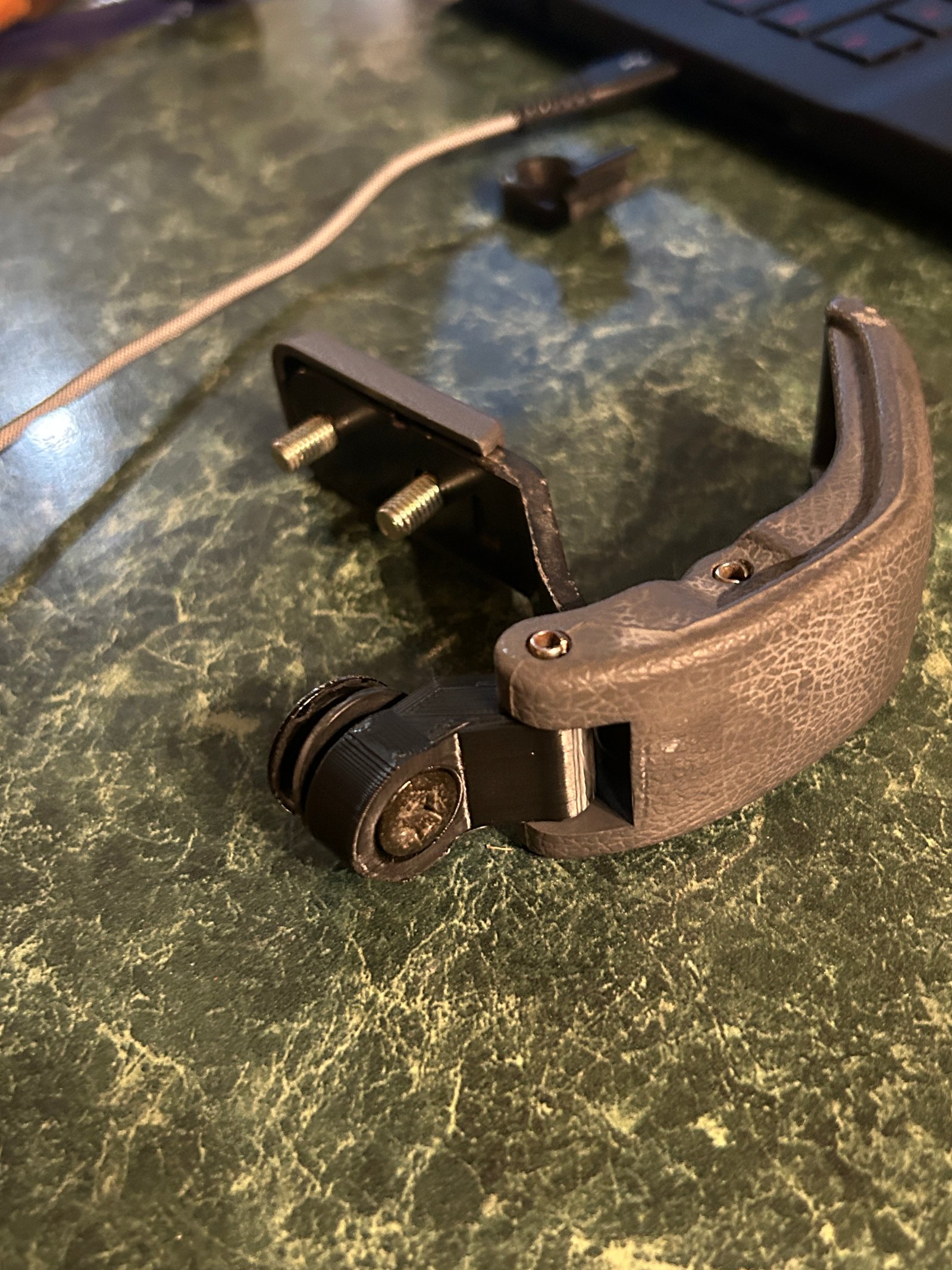 1995-2004 Toyota Tacoma genişletilmiş kabin penceresi braketi T6131902