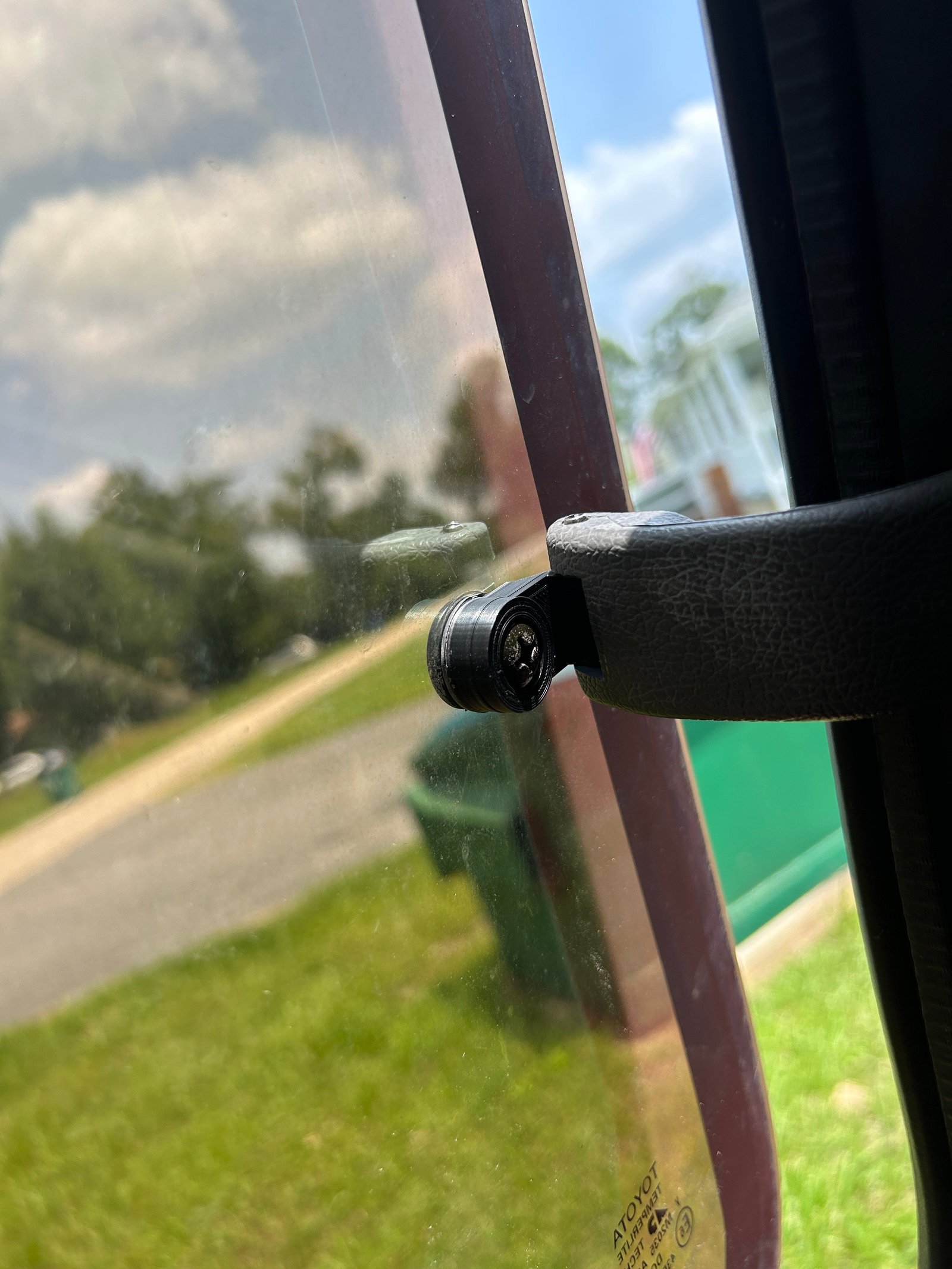 1995-2004 Toyota Tacoma genişletilmiş kabin penceresi braketi T6131902