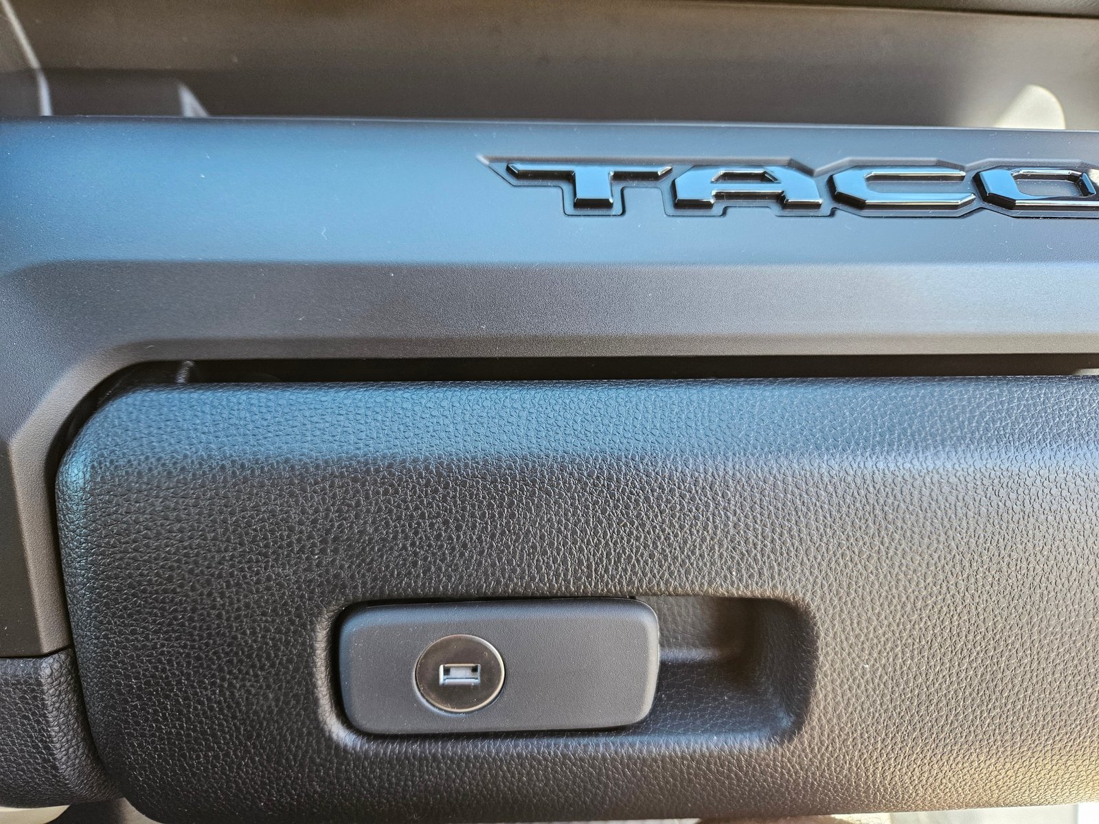 2024 Toyota Tacoma Torpido Gözü Düzeltmesi T6852688