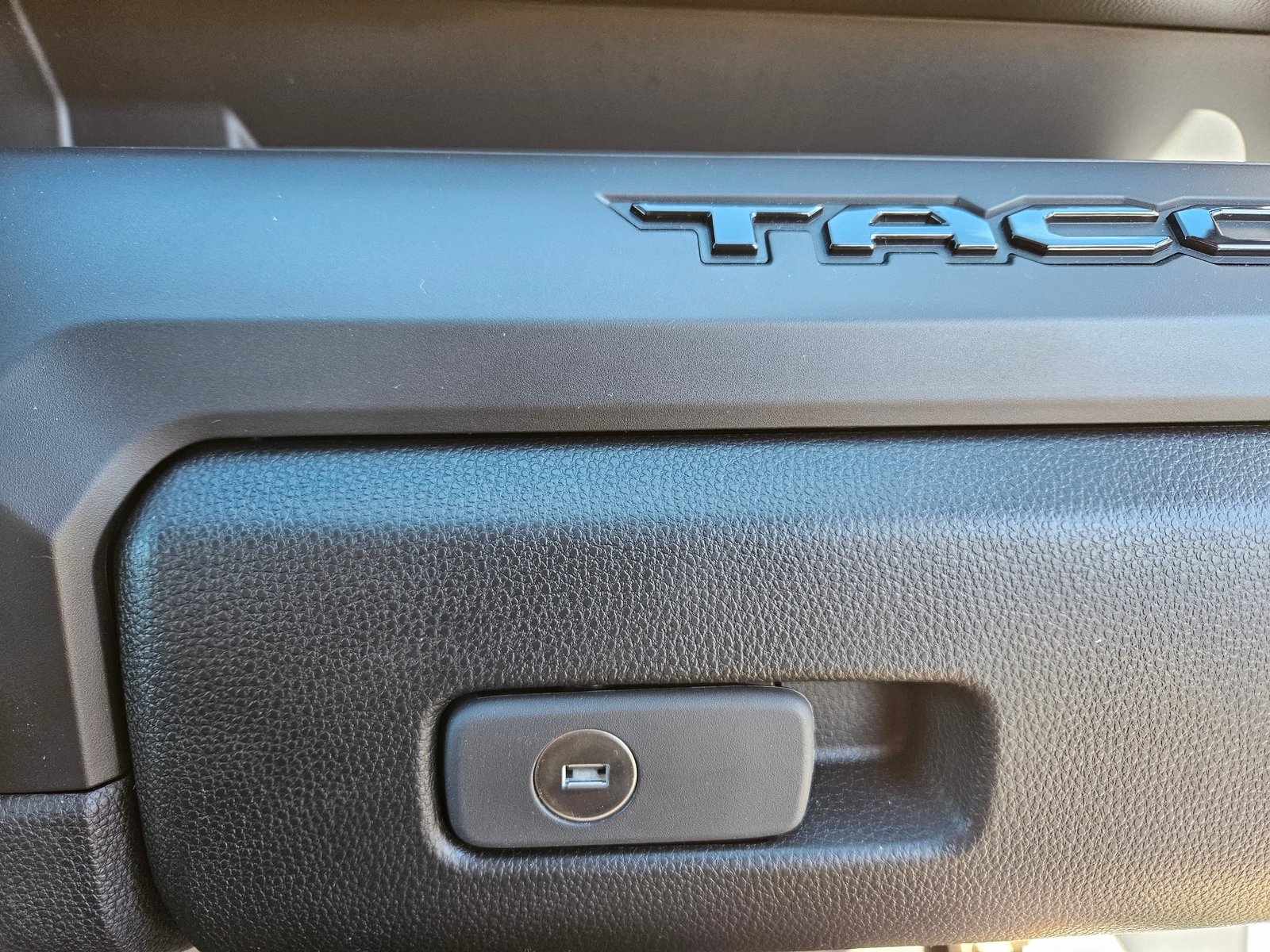 2024 Toyota Tacoma Torpido Gözü Düzeltmesi T6852688