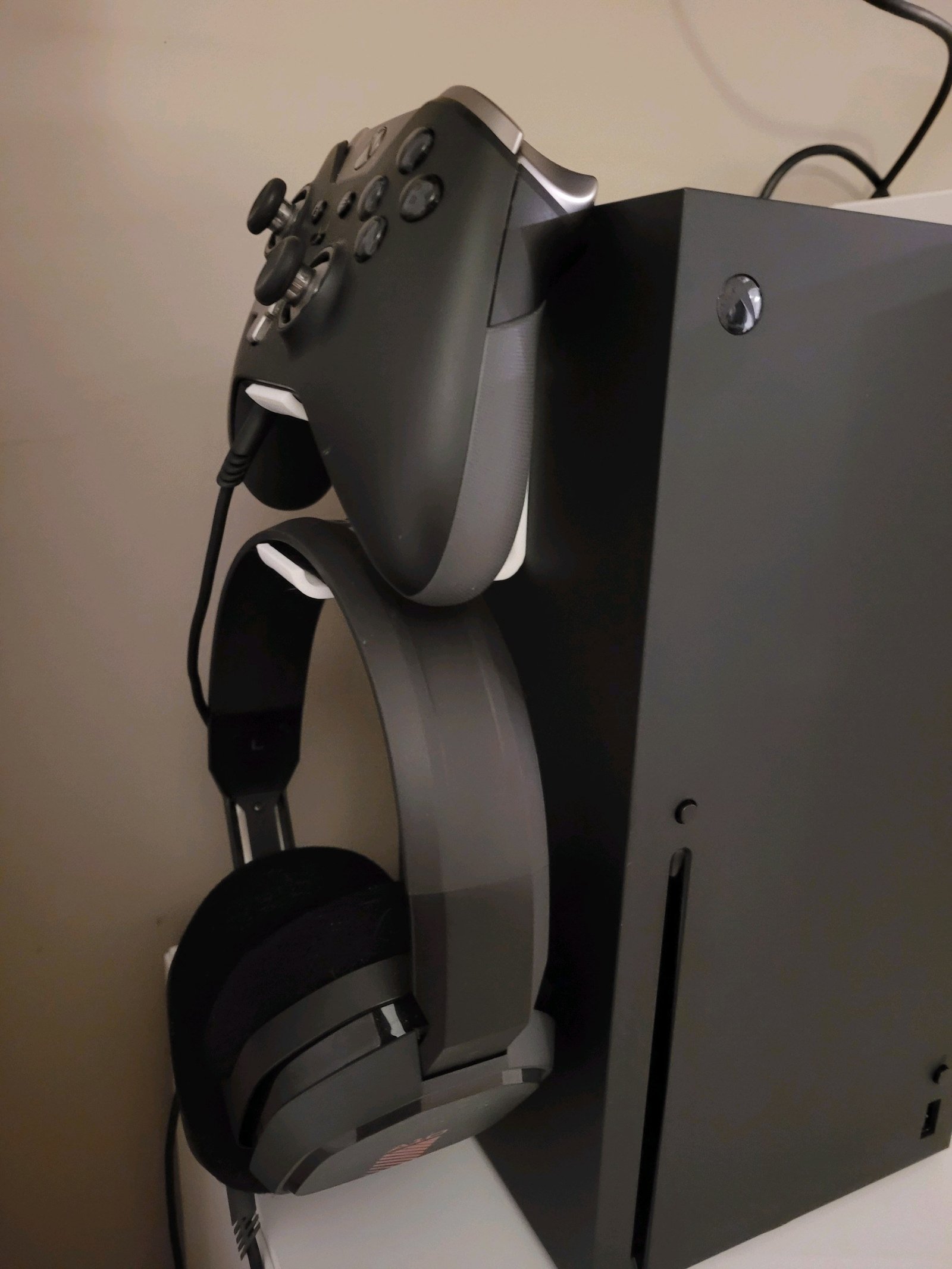 Xbox Series X Oyun Kumandası ve Kulaklık Tutucu T5207720 Xbox Series X Oyun Kumandası ve Kulaklık Tutucu T5207720