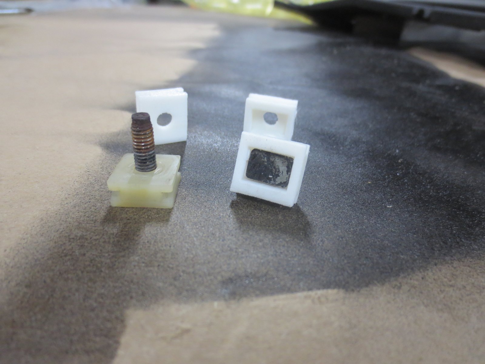 300ZX 3. Fren Lambası saplama tutucusu T1536181 300ZX 3. Fren Lambası saplama tutucusu T1536181