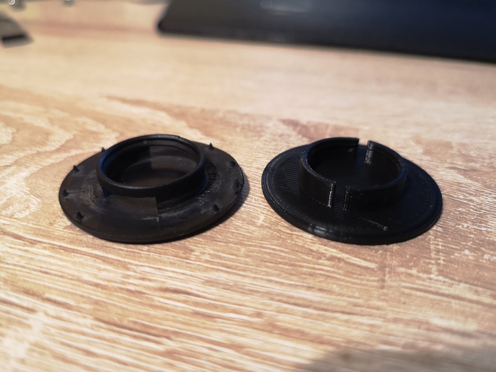 Yer paspası klipsi Nissan Terrano 3, Dacia Duster. T3991983