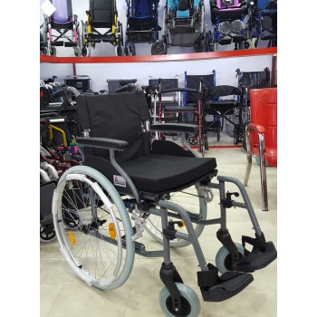 LEO PREMİUM ÖZELLİKLİ MANUEL TEKERLEKLİ SANDALYE