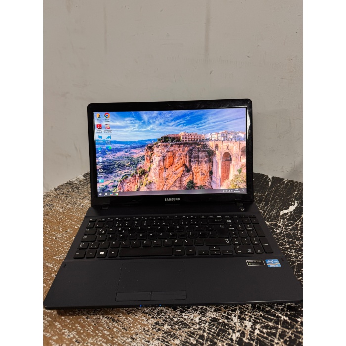 SAMSUNG i5-3230M 8GB RAM 512GB SSD LAPTOP Dizüstü Billgisayar