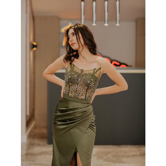 ÜSTÜ HİNT İŞİ KEDİ KULAK ETEĞİ SATEN ABİYE ELBİSE