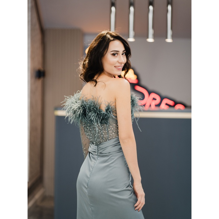 KOLU FİLE DETAYLI TÜYLÜ ABİYE ELBİSE