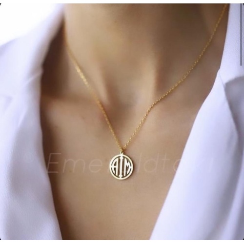 Monogram Harfli plaka kolye