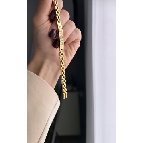 Çelik isimli bileklik