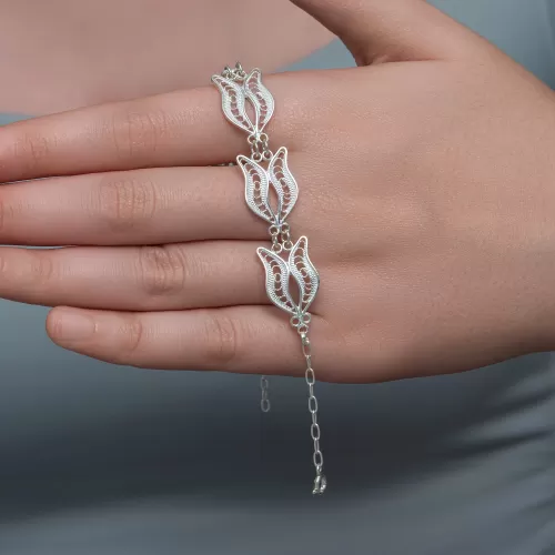 Gümüş Lale Motifli Telkari Kadın Bileklik