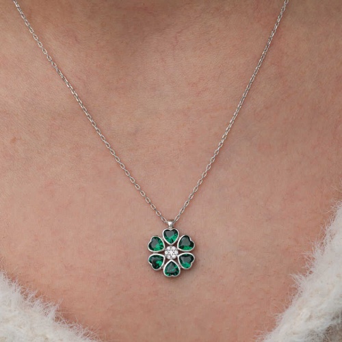 Gümüş Yeşil Kalpli Çiçek Kadın Kolye