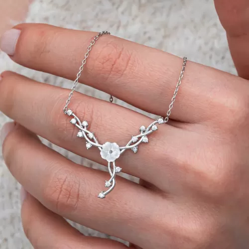 Gümüş Manolya Çiçeği Sarmaşık Kadın Kolye