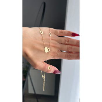 Kalp detaylı üç harf kolye