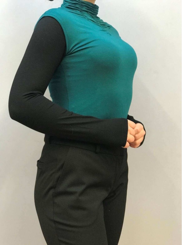 ON FASİHON KADIN YAKASI BÜZGÜLÜ BOĞAZLI KISA KOLLU BODY
