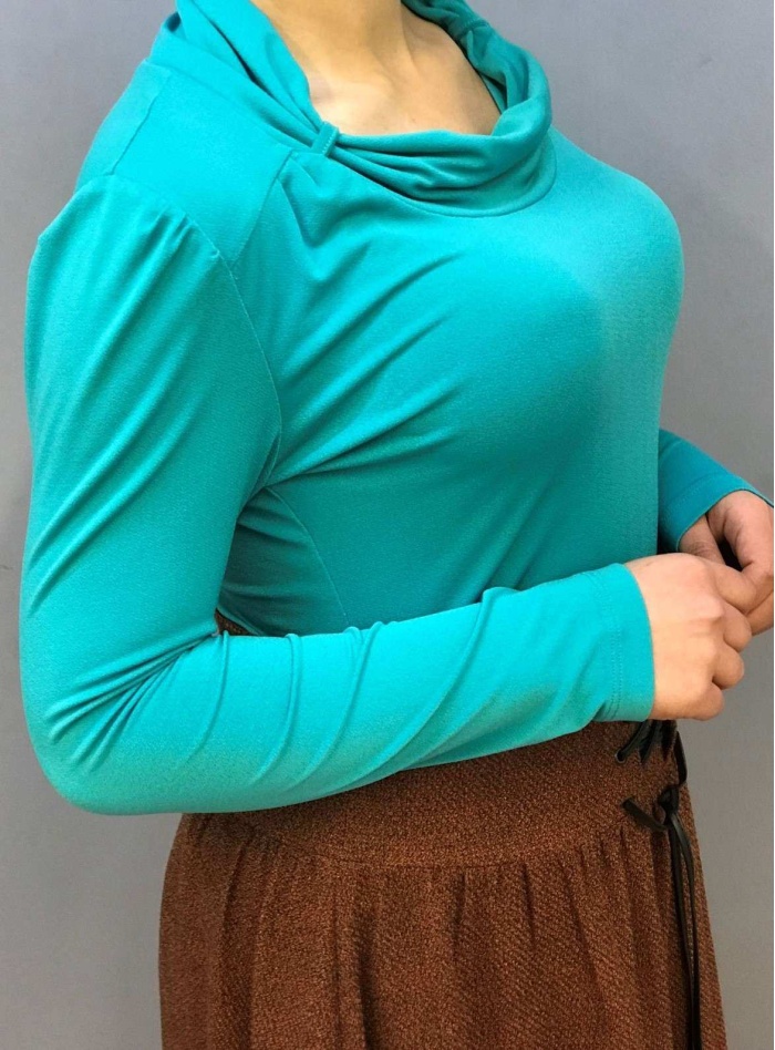 SEÇİL KADIN DEGAJE YAKA BUSY KUMAŞ KISA BLUZ