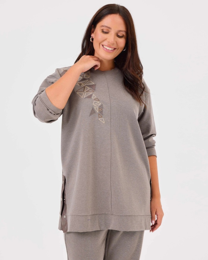 YENİ SEÇİL KADIN büyük beden nakışlı yırtmaç detaylı sweatshirt 10002422314007