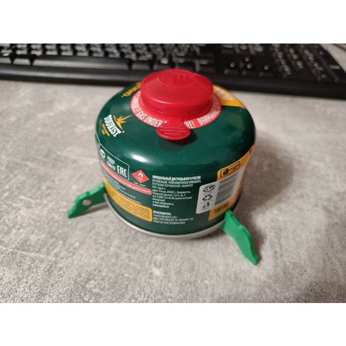 Bacaklar bir gaz silindiri için durur 3D866267