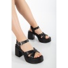 Kadın 8 cm  Yazlık Çapraz Sandalet Siyah