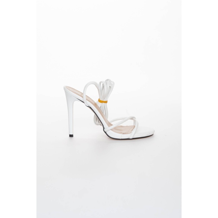 Kadın beyaz Bağcıklı 10 cm ince topuklu yazlık ayakkabı