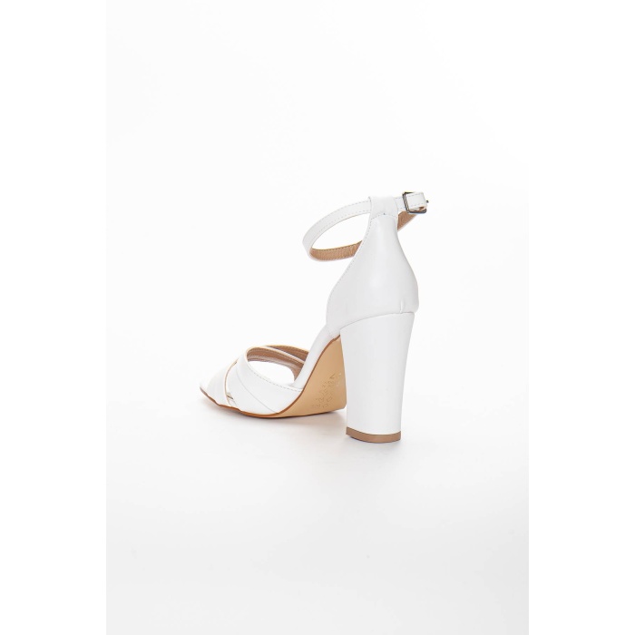 Kadın Kalın Kaplama Topuklu Çapraz Yazlık Ayakkabı beyaz