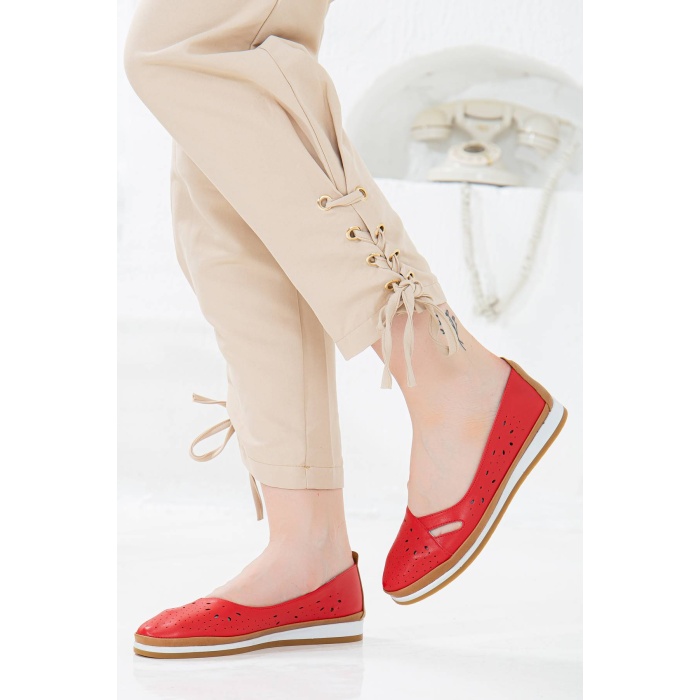Kadın İçi Hakiki Deri Günlük  Ayakkabı Kırmızı Lazer İşlemeli